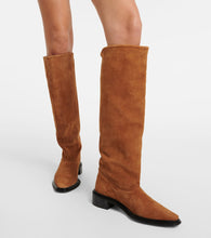Souliers Martinez Bertran suede knee-high boots