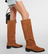 Souliers Martinez Bertran suede knee-high boots