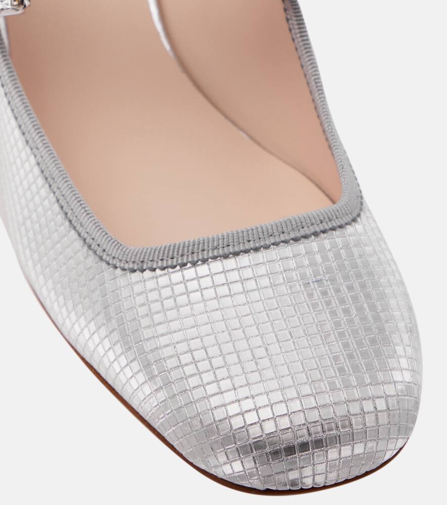 Roger Vivier Tr√É¬©s Vivier embellished pumps