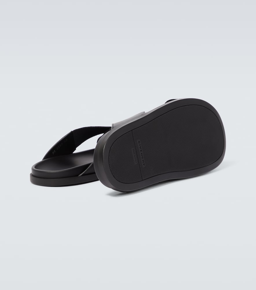Givenchy G Plage logo slides