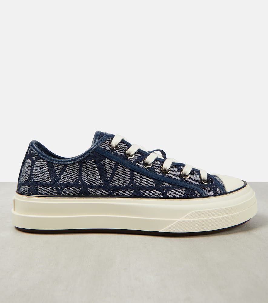 Valentino Garavani Totaloop Toile Iconographe denim sneakers