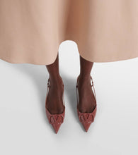 Valentino Garavani VLogo Signature 40 patent leather pumps