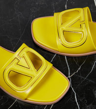 Valentino Garavani VLogo Signature leather slides