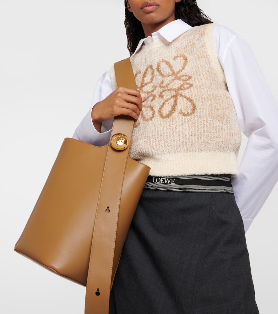 Loewe Pebble Medium leather bucket bag