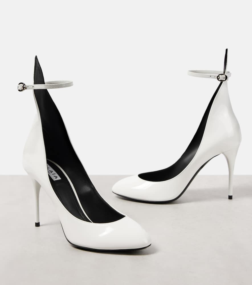 Alaia D√É¬©collet√É¬© 90 patent leather pumps