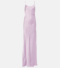 Victoria Beckham Satin gown. 维多利亚·贝克汉姆缎面礼服