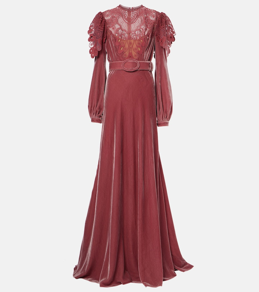 Costarellos Ashley lace-trimmed velvet gown. Costarellos Ashley 蕾丝边天鹅绒礼服