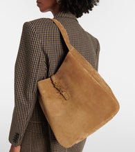 Saint Laurent Le 5 √É¬† 7 Supple Large suede shoulder bag
