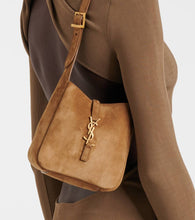 Saint Laurent Le 5 √É¬† 7 Supple Baby suede shoulder bag