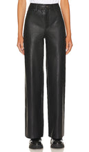 PAIGE Sasha Faux Leather Wide Leg in Black - PAIGE Sasha jambe large en simili cuir en noir - PAIGE Sasha 黑色人造皮革阔腿裤 - PAIGE Sasha Kunstleder mit weitem Bein in Schwarz - PAIGE Sasha 인조 가죽 와이드 레그 블랙 색상 - PAIGE Sasha Gamba larga in ecopelle in nero