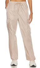PISTOLA Jade Lightweight Cargo Trouser in Taupe - Pantalon cargo léger PISTOLA Jade en taupe - 灰褐色 PISTOLA Jade 轻质工装裤 - PISTOLA Jade Leichte Cargohose in Taupe - PISTOLA Jade 라이트웨이트 카고 팬츠 - Pantaloni cargo leggeri PISTOLA Jade in tortora
