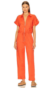 PISTOLA Jordan Short Sleeve Zip Front Jumpsuit in Orange - PISTOLA Jordan - Combinaison à manches courtes et fermeture éclair sur le devant - Orange - 橙色 PISTOLA Jordan 短袖拉链连身裤 - PISTOLA Jordan Kurzarm-Jumpsuit mit Reißverschluss vorne in Orange - PISTOLA 조던 숏슬리브 지퍼 프론트 점프수트 오렌지 컬러 - Tuta PISTOLA Jordan con zip frontale a maniche corte in arancione