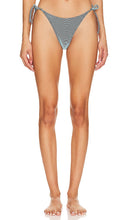 PQ Detail Tie Bikini Bottom in Blue - Bas de bikini noué avec détail PQ en bleu - PQ 细节系带蓝色比基尼泳裤 - Bikinihose mit PQ-Detail zum Binden in Blau - PQ 디테일 타이 비키니 하의 블루 색상 - Fondo bikini con lacci con dettaglio PQ in blu