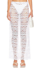 PQ High Waist Lace Pants in White - Pantalon en dentelle taille haute PQ en blanc - PQ 白色高腰蕾丝长裤 - PQ Spitzenhose mit hoher Taille in Weiß - PQ 하이웨이스트 레이스 팬츠화이트 색상 - Pantaloni in pizzo a vita alta PQ in bianco