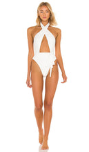 PQ x REVOLVE Alex One Piece in White - PQ x REVOLVE Alex One Piece en blanc - PQ x REVOLVE Alex 白色一件 - PQ x REVOLVE Alex Einteiler in Weiß - PQ x REVOLVE 알렉스 원피스 in 화이트 - PQ x REVOLVE Alex One Piece in bianco