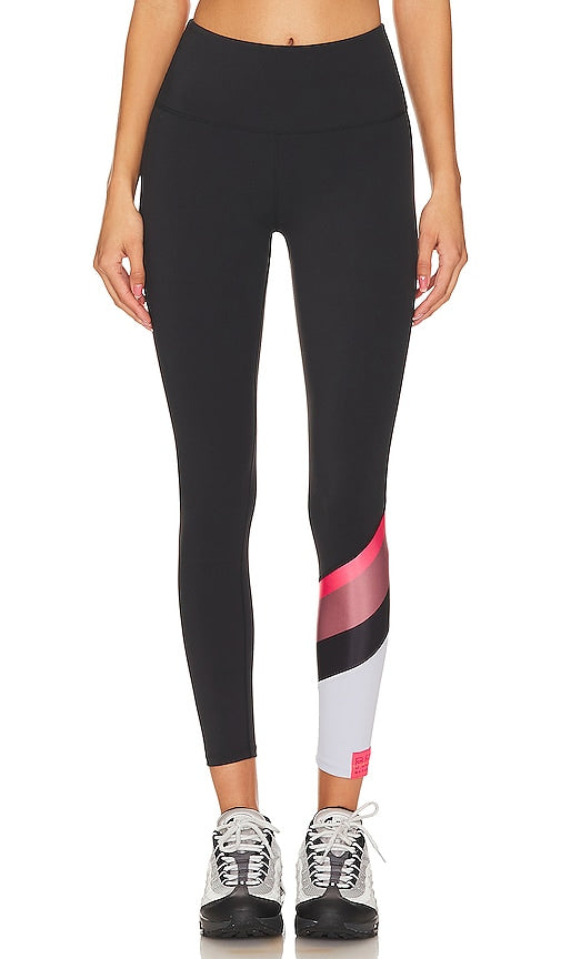 P.E Nation Check Mark Legging in Black - P.E Nation - Legging à carreaux noir - P.E Nation 黑色格纹打底裤 - P.E Nation Check Mark Legging in Schwarz - P.E Nation 체크마크 레깅스 색상 - P.E Nation Legging con segno di spunta in nero