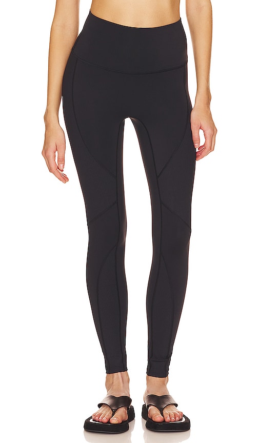 P.E Nation Free Play Legging in Black - P.E Nation - Free Play - Legging noir - P.E Nation Free Play 黑色打底裤 - P.E Nation Free Play Leggings in Schwarz - P.E Nation 프리플레이 레깅스 - Legging per il gioco libero di P.E Nation in nero