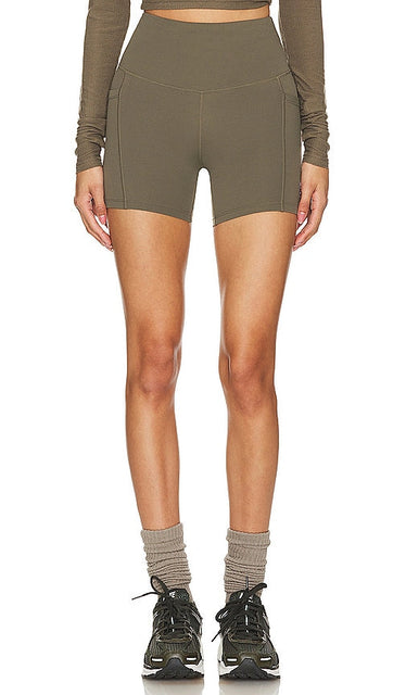 P.E Nation Recalibrate Bike Short in Army - Short de vélo recalibré P.E Nation dans l'armée - P.E Nation 重新校准陆军自行车短裤 - P.E Nation kalibriert Fahrradshorts in der Armee neu - P.E Nation 군용 자전거 반바지 재보정 - P.E Nation ricalibra i pantaloncini da bici nell'esercito