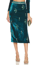 PatBO Hand-Beaded Velvet Midi Skirt in Teal - Jupe mi-longue en velours perlée à la main PatBO en bleu sarcelle - PatBO 青色手工串珠天鹅绒中长半身裙 - PatBO handbestickter Samt-Midirock in Blaugrün - PatBO 핸드 비즈 벨벳 미디 스커트 - Gonna longuette in velluto con perline fatte a mano PatBO in verde acqua