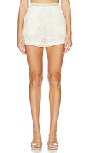 PatBO High Waist Shorts in Ivory - Short taille haute PatBO en ivoire - PatBO 象牙色高腰短裤 - PatBO Shorts mit hoher Taille in Elfenbein - PatBO 하이웨이스트 쇼츠 아이보리 색상 - Pantaloncini a vita alta PatBO in avorio
