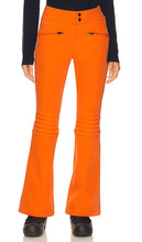 Perfect Moment Aurora Flare Race Pant in Orange - Pantalon de course évasé Perfect Moment Aurora - Orange - Perfect Moment Aurora 橙色喇叭裤 - Perfect Moment Aurora Flare Rennhose in Orange - Perfect Moment 오로라 플레어 레이스 팬츠 - Pantaloni da gara Aurora Flare Perfect Moment in arancione