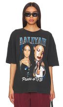 Philcos Aaliyah Princess Of R&B Oversized Tee in Black - Philcos - Aaliyah Princess Of R&B - T-shirt oversize - Noir - Philcos Aaliyah Princess Of R&B 黑色超大 T 恤 - Philcos Aaliyah Princess Of R&B Übergroßes T-Shirt in Schwarz - Philcos Aaliyah Princess Of R&B 오버사이즈 티셔츠 블랙 색상 - Maglietta oversize di Philcos Aaliyah Princess Of R&B in nero