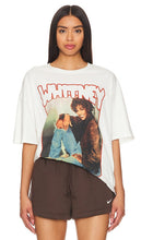 Philcos Whitney Houston Smile Oversized Tee in White - Philcos - Whitney Houston - T-shirt oversize Smile - Blanc - Philcos Whitney Houston 微笑超大白色 T 恤 - Philcos Whitney Houston Smile Übergroßes T-Shirt in Weiß - Philcos Whitney Houston 스마일 오버사이즈 티셔츠 화이트 색상 - Maglietta oversize Philcos Whitney Houston Smile in bianco