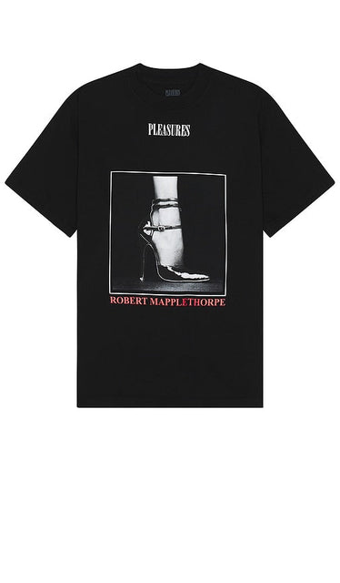 Pleasures Heel T-shirt in Black - T-shirt à talons Pleasures en noir - Pleasures 黑色高跟 T 恤 - Pleasures Heel T-Shirt in Schwarz - Pleasures 힐 티셔츠블랙 색상 - T-shirt con tacco Pleasures in nero