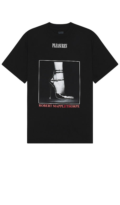 Pleasures Heel T-shirt in Black - T-shirt à talons Pleasures en noir - Pleasures 黑色高跟 T 恤 - Pleasures Heel T-Shirt in Schwarz - Pleasures 힐 티셔츠블랙 색상 - T-shirt con tacco Pleasures in nero