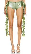 Poster Girl Rapunzel Latex Hotpant in Green - Poster Girl Rapunzel Hotpant en latex en vert - 海报女孩长发​​公主绿色乳胶热裤 - Poster Girl Rapunzel Latex Hotpant in Grün - Poster Girl 라푼젤 라텍스 핫팬츠 그린 색상 - Poster Ragazza Rapunzel Hotpant in lattice in verde
