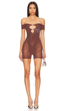 Poster Girl Vanderwoodsen Hotfix Playsuit in Brown - Poster Girl - Vanderwoodsen Hotfix - Combishort marron - 海报女孩 Vanderwoodsen 棕色 Hotfix 连身裤 - Poster Girl Vanderwoodsen Hotfix Playsuit in Braun - Poster Girl Vanderwoodsen 핫픽스 플레이수트 브라운 색상 - Tutina Hotfix Poster Girl Vanderwoodsen in marrone