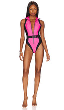 Pursuit the Label Viper Sculpt Suit in Pink - Costume Pursuit the Label Viper Sculpt en rose - 追求 Label Viper Sculpt 粉色套装 - Verfolge den Label Viper Sculpt Suit in Pink - Pursuit the Label Viper 스컬프트 슈트 핑크 색상 - Insegui la tuta Label Viper Sculpt in rosa
