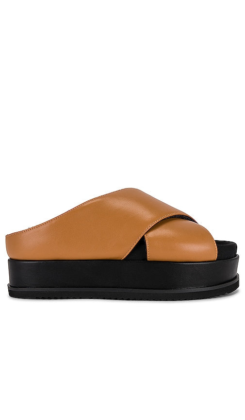 R0AM Cross Stack Sandal in Cognac - Sandale R0AM Cross Stack en Cognac - R0AM 干邑色交叉叠层凉鞋 - R0AM Cross Stack Sandale in Cognac - R0AM 크로스 스택 샌들 코냑 - Sandalo Cross Stack R0AM color cognac