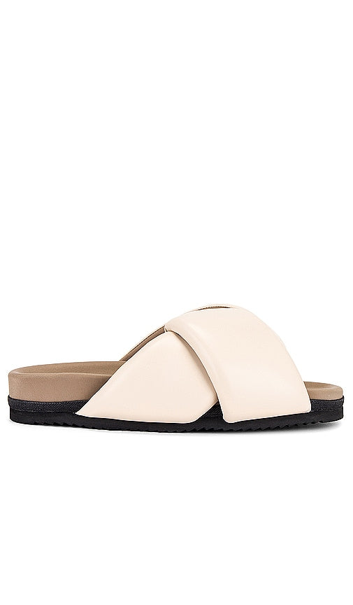 R0AM Foldy Puffy Sandal in Cream - Sandale gonflée R0AM Foldy en crème - R0AM 奶油色折叠蓬松凉鞋 - R0AM Foldy Puffy Sandale in Creme - R0AM 폴디 퍼피 샌들 in 크림 - R0AM Foldy Sandalo gonfio color crema