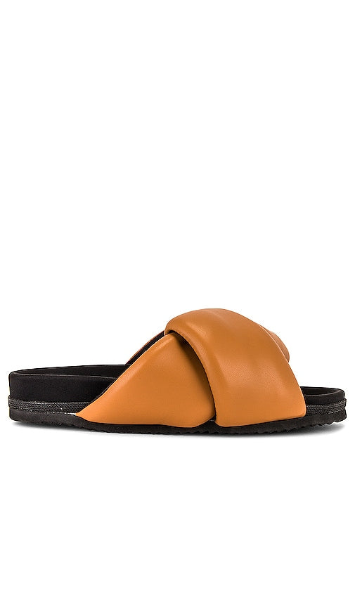 R0AM Foldy Puffy Slide in Cognac - Claquette R0AM Foldy Puffy en cognac - R0AM 干邑色折叠蓬松拖鞋 - R0AM Foldy Puffy Slide in Cognac - R0AM 폴디 퍼피 슬라이드 꼬냑 - R0AM Foldy Puffy Slide color cognac