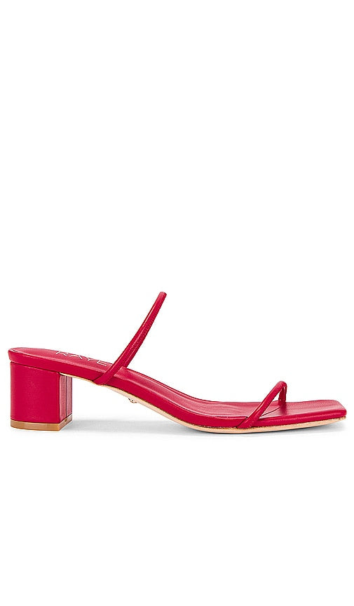 RAYE Etienne Heel in Red - Talon RAYE Etienne en Rouge - RAYE Etienne 红色高跟鞋 - RAYE Etienne Heel in Rot - RAYE Etienne 힐레드 색상 - Tacco RAYE Etienne in rosso