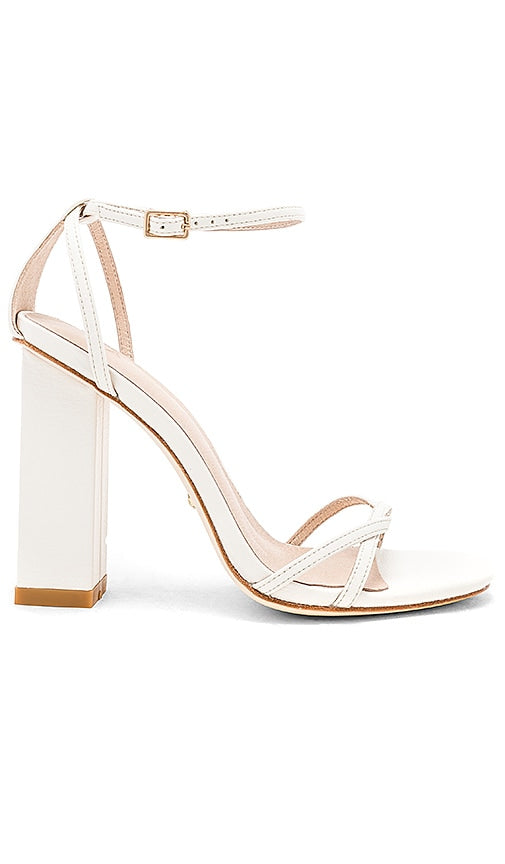 RAYE Hatty Heel in White - Talon Hatty RAYE en blanc - RAYE 白色帽跟鞋 - RAYE Hatty Heel in Weiß - RAYE 해티힐 화이트 색상 - Tacco RAYE Hatty in bianco