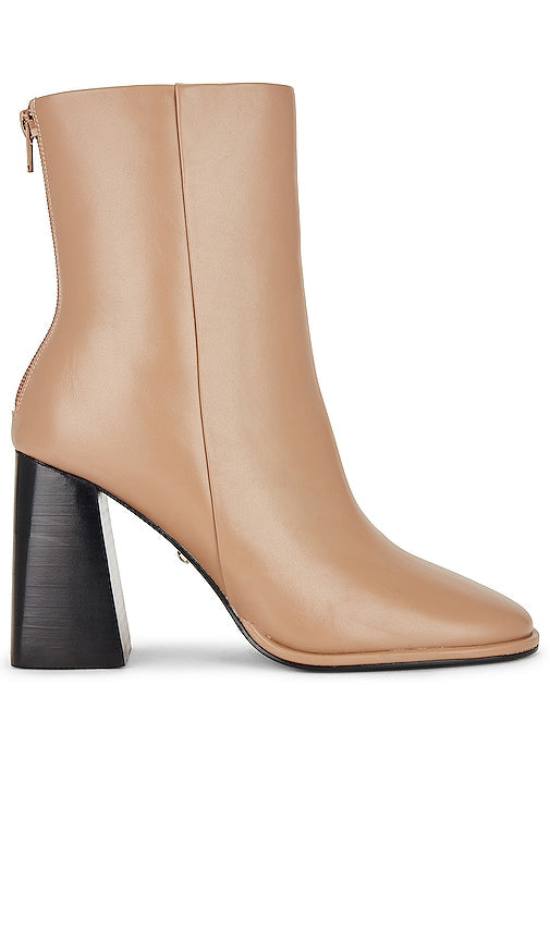 RAYE Larou Boot in Beige - Botte RAYE Larou en Beige - RAYE Larou 米色靴子 - RAYE Larou Stiefel in Beige - RAYE 라루 부츠 베이지 색상 - Stivale RAYE Larou in beige