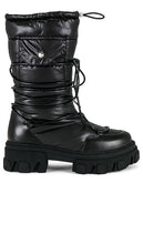 RAYE Mountain Boot in Black - Botte de montagne RAYE en noir - RAYE 黑色山地靴 - RAYE Bergstiefel in Schwarz - RAYE 마운틴 부츠블랙 색상 - Scarpone da montagna RAYE in nero