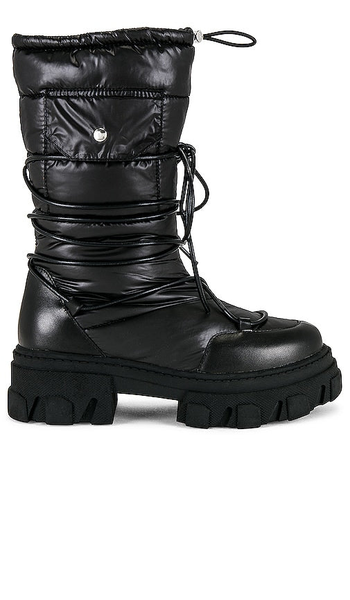 RAYE Mountain Boot in Black - Botte de montagne RAYE en noir - RAYE 黑色山地靴 - RAYE Bergstiefel in Schwarz - RAYE 마운틴 부츠블랙 색상 - Scarpone da montagna RAYE in nero