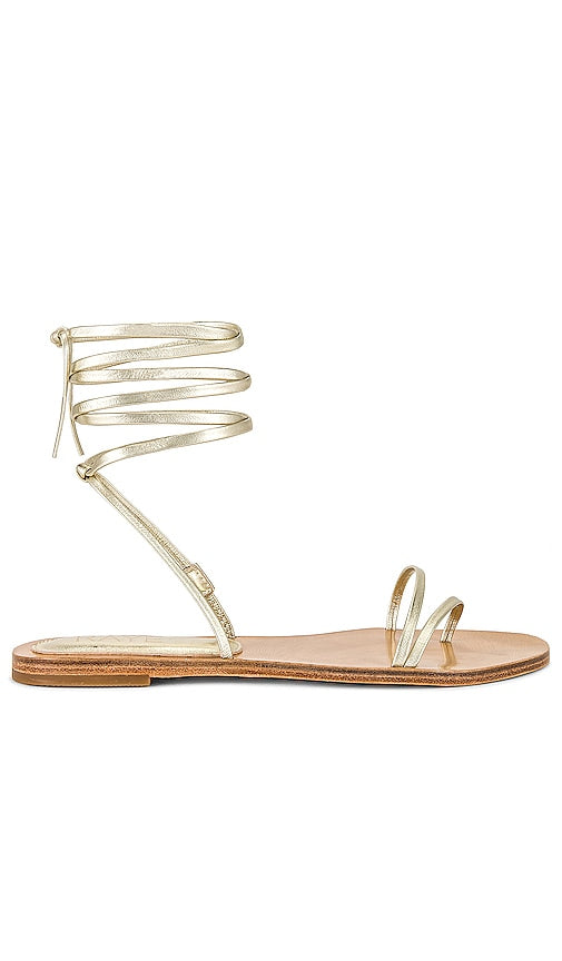 RAYE Nua Sandal in Metallic Gold - Sandale RAYE Nua en or métallisé - RAYE Nua 金属金色凉鞋 - RAYE Nua Sandale in Metallic-Gold - RAYE 누아 샌들 - Sandalo RAYE Nua in oro metallizzato