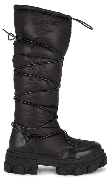RAYE Slope Boot in Black - Botte de pente RAYE en noir - RAYE 黑色坡跟靴 - RAYE Slope Boot in Schwarz - RAYE 슬로프 부츠블랙 색상 - Stivale da pista RAYE in nero