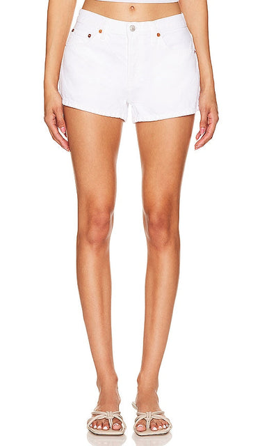 RE/DONE Original Short Short in White - Short court original RE/DONE en blanc - RE/DONE 原创白色短裤 - RE/DONE Original Short Short in Weiß - RE/DONE 오리지널 쇼트 쇼츠 화이트 색상 - RE/DONE Pantaloncini corti originali in bianco