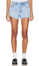 RE/DONE X Pam Anderson Mid Rise Relaxed Short in Denim-Light - Short décontracté taille moyenne RE/DONE X Pam Anderson en denim clair - RE/DONE X Pam Anderson 浅牛仔布中腰休闲短裤 - RE/DONE X Pam Anderson Mid Rise Relaxed Short in Denim-Light - RE/DONE X Pam Anderson 미드 라이즈 릴렉스드 데님 쇼츠 - RE/DONE X Pam Anderson Pantaloncini comodi a vita media in denim chiaro