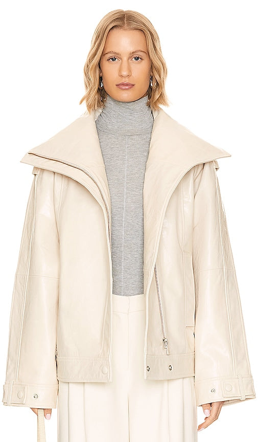 REMAIN Oversized Leather Jacket in White - REMAIN Veste en cuir surdimensionnée en blanc - REMAIN 白色超大号皮夹克 - REMAIN Übergroße Lederjacke in Weiß - REMAIN 오버사이즈 가죽 자켓 화이트 색상 - REMAIN Giacca in pelle oversize in bianco