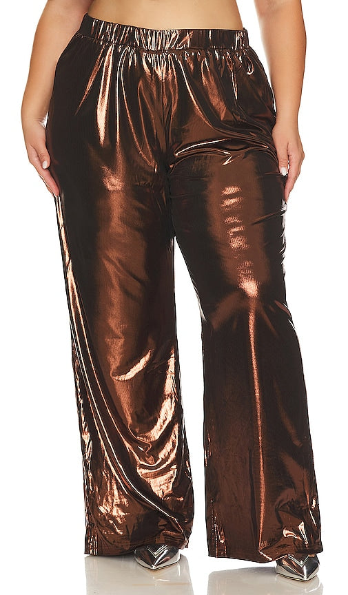 REMI x REVOLVE Camille Pant in Metallic Bronze - Pantalon Camille REMI x REVOLVE en bronze métallisé - REMI x REVOLVE Camille 金属古铜色长裤 - REMI x REVOLVE Camille Hose in Metallic Bronze - REMI x REVOLVE 카밀 팬츠 in Metallic Bronze - Pantaloni REMI x REVOLVE Camille in bronzo metallizzato
