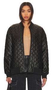 REMI x REVOLVE Ellen Quilted Bomber Jacket in Black - REMI x REVOLVE Blouson Bomber Matelassé Ellen en Noir - REMI x REVOLVE Ellen 黑色绗缝飞行员夹克 - REMI x REVOLVE Ellen gesteppte Bomberjacke in Schwarz - REMI x REVOLVE Ellen 퀼팅 보머 재킷블랙 색상 - Giubbotto bomber trapuntato REMI x REVOLVE Ellen in nero