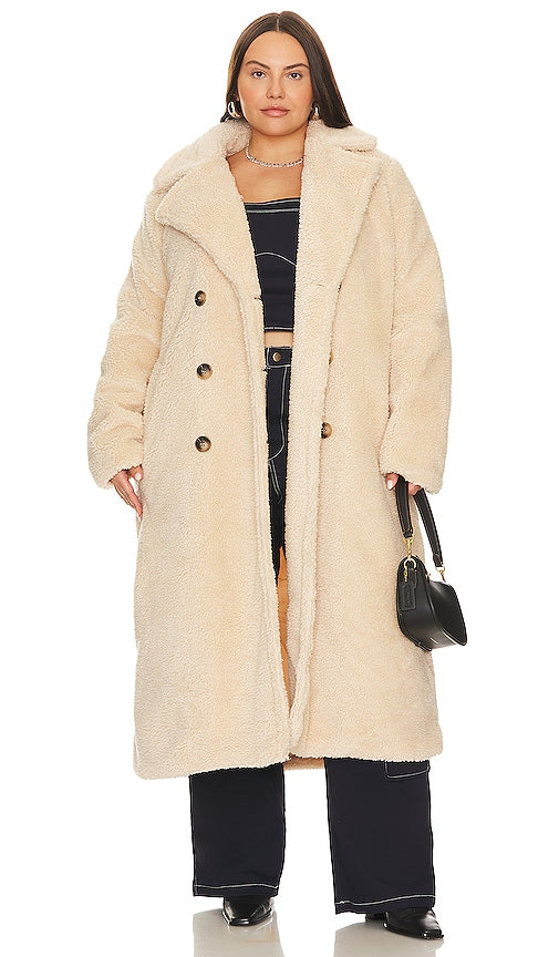REMI x REVOLVE Ricky Coat in Cream - REMI x REVOLVE Manteau Ricky en Crème - REMI x REVOLVE Ricky 奶油色外套 - REMI x REVOLVE Ricky Mantel in Creme - REMI x REVOLVE 리키 코트 in 크림 - Cappotto Ricky REMI x REVOLVE color crema