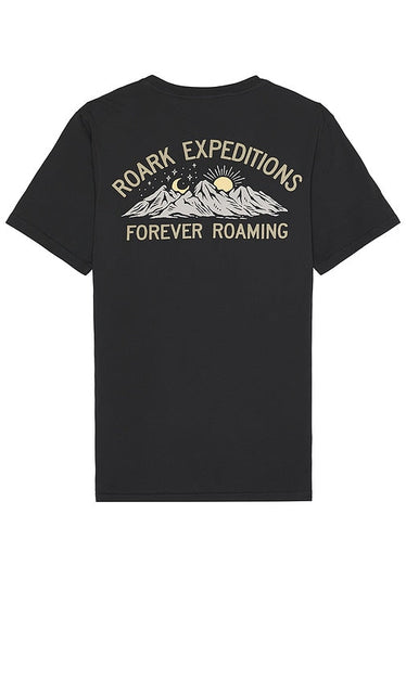 ROARK Roark Expeditions T-shirt in Black - ROARK T-shirt Roark Expeditions en noir - ROARK Roark Expeditions 黑色 T 恤 - ROARK Roark Expeditions T-Shirt in Schwarz - ROARK Roark Expeditions 티셔츠블랙 색상 - ROARK T-shirt Roark Expeditions in nero