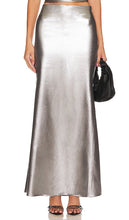 ROTATE Metallic Maxi Train Skirt in Metallic Silver - ROTATE Jupe longue à traîne métallisée en argent métallisé - ROTATE 金属银色长裙 - ROTATE Metallic-Maxi-Schlepprock in Metallic-Silber - ROTATE 메탈릭 맥시 트레인 스커트 - Gonna maxi treno ROTATE metallizzata in argento metallizzato